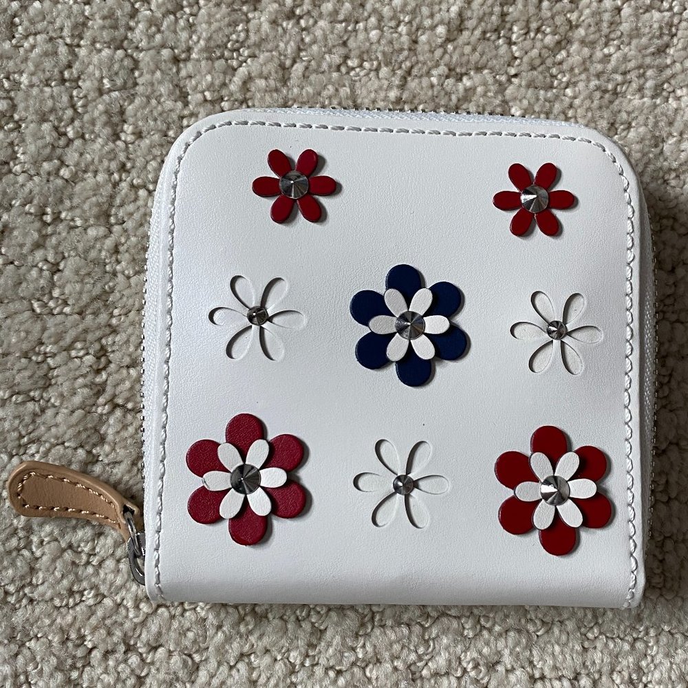 NWT Wolf Blossom Mini Travel Zip Case White